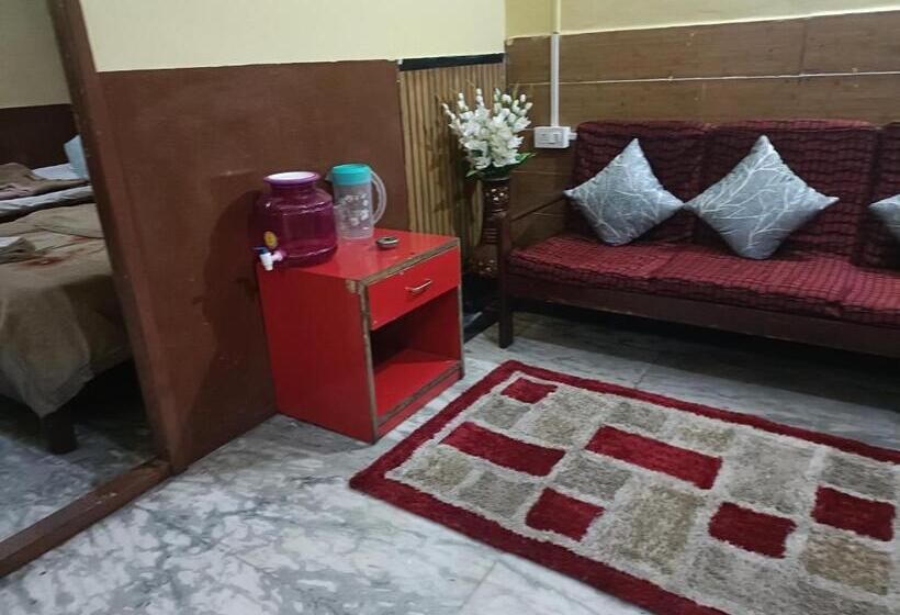 هتل The Lhonark Leisure