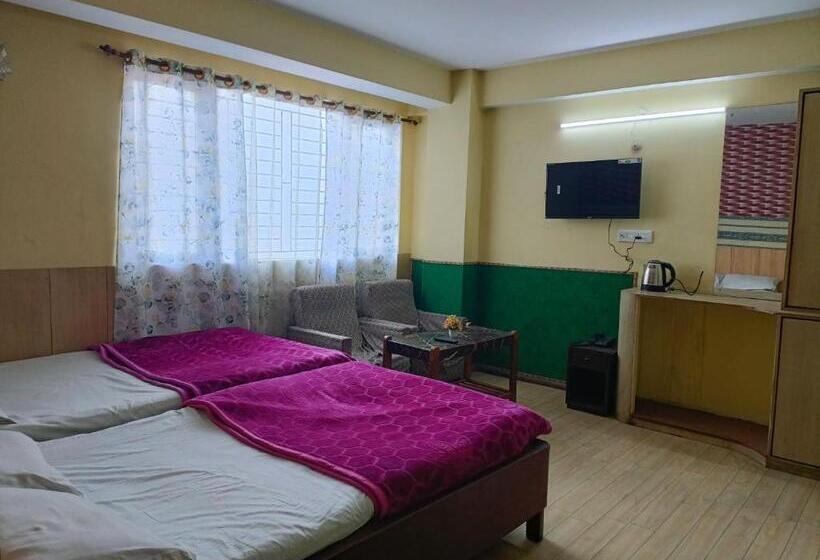 هتل The Lhonark Leisure