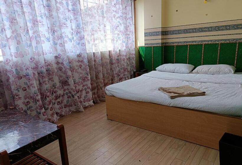 هتل The Lhonark Leisure