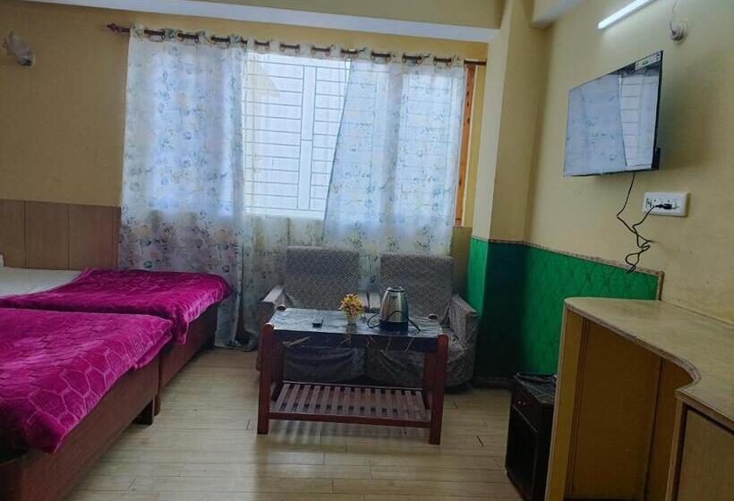 هتل The Lhonark Leisure