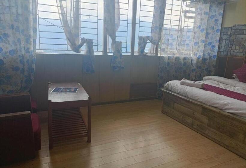 هتل The Lhonark Leisure