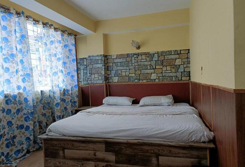 هتل The Lhonark Leisure