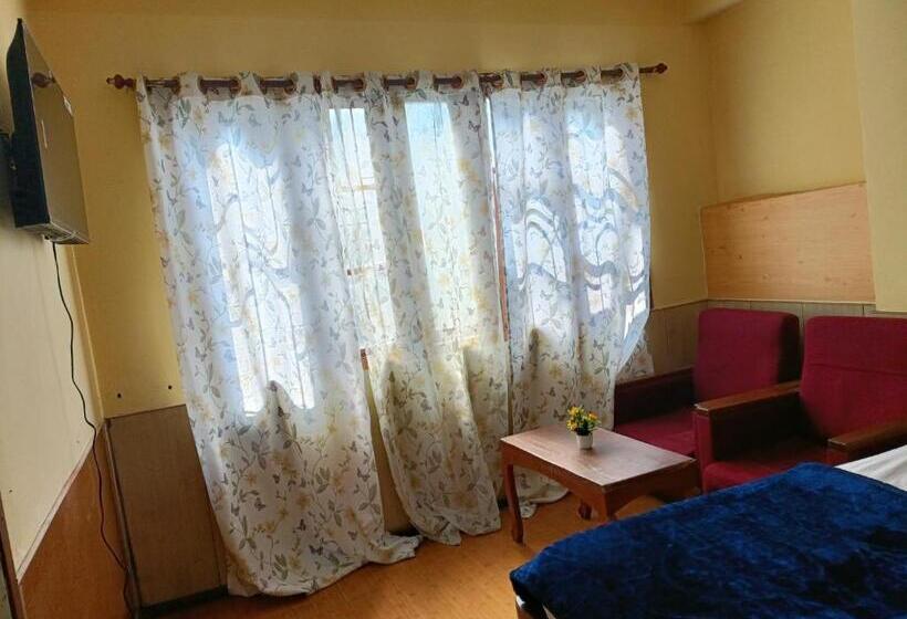 هتل The Lhonark Leisure