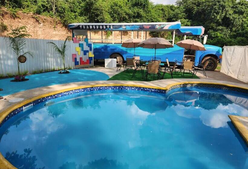 هتل Wally World Inn