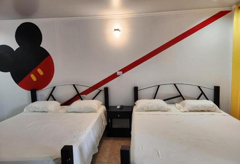 هتل Wally World Inn