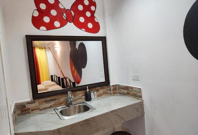 هتل Wally World Inn