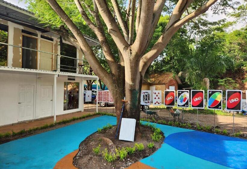 هتل Wally World Inn