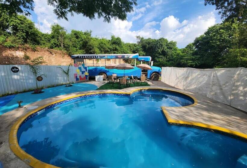 هتل Wally World Inn