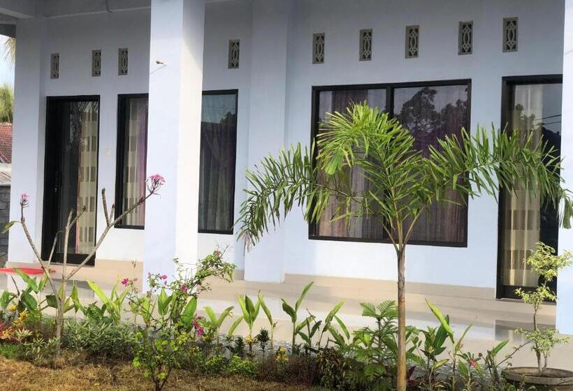 펜션 Nurbata Holding S Homestay