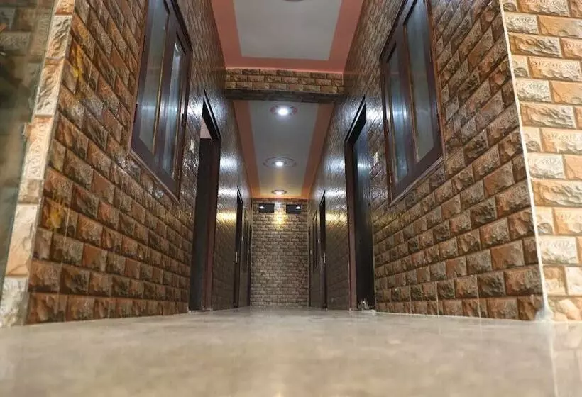 Majatalo Shri Laddu Gopal Guest House