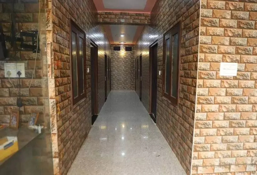 Majatalo Shri Laddu Gopal Guest House