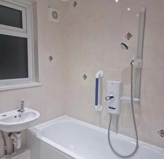 ペンション Spacious & Comfortable Ensuite Room In Lovely Home