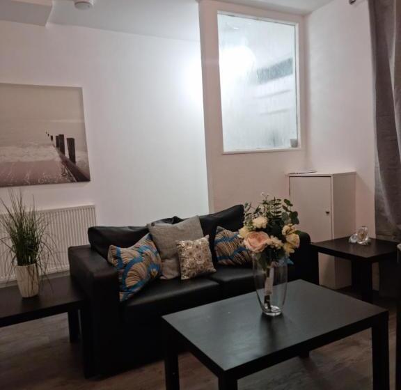 Pensão Spacious & Comfortable Ensuite Room In Lovely Home