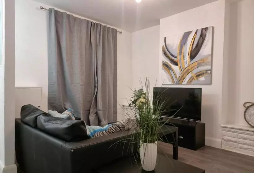 ペンション Spacious & Comfortable Ensuite Room In Lovely Home