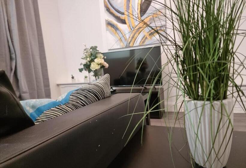 Pensão Spacious & Comfortable Ensuite Room In Lovely Home