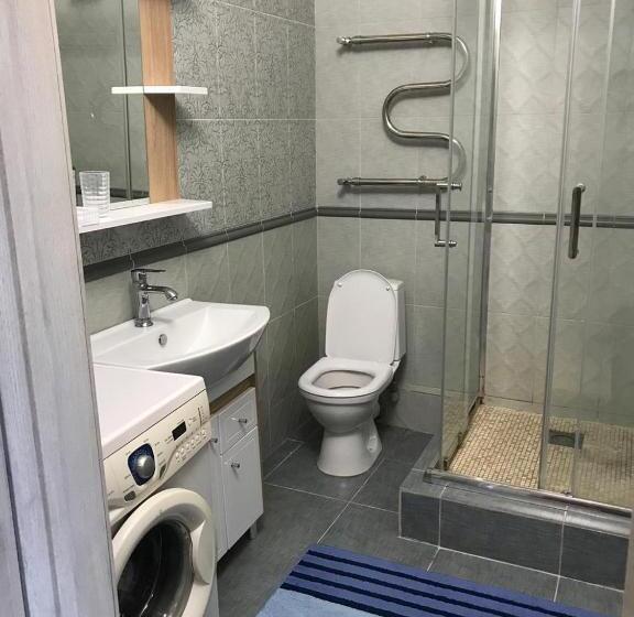 Royal Apartments R House