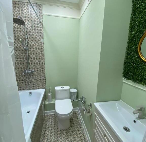 Royal Apartments R House