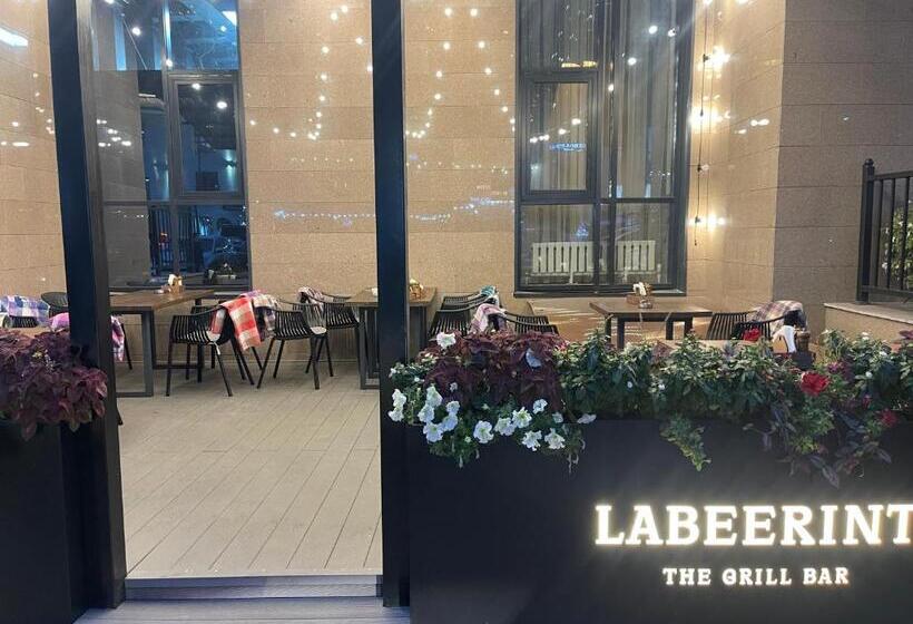 Royal Apartments R House