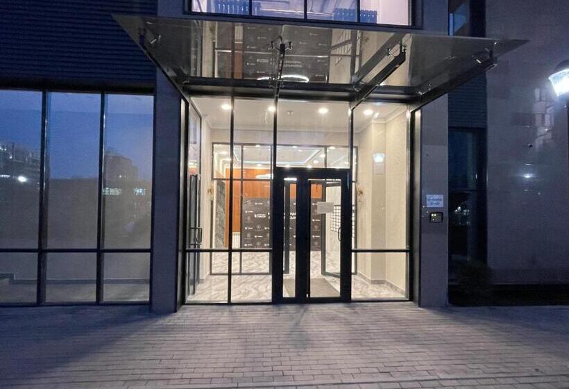 Royal Apartments R House