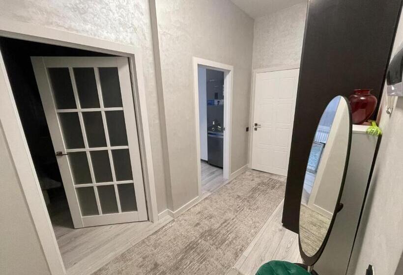 Royal Apartments R House