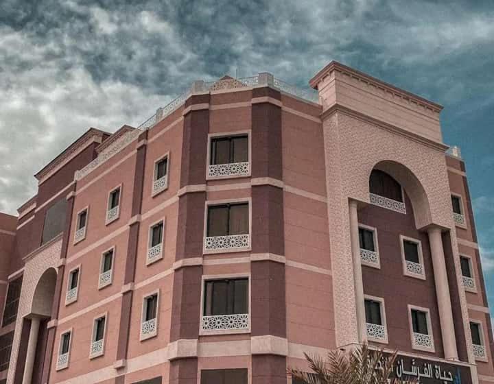 حيات الفرسان الفندقية