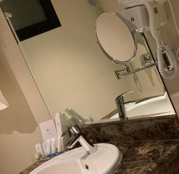 حيات الفرسان الفندقية