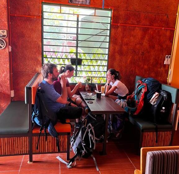 An Hostel & Coffee Bar