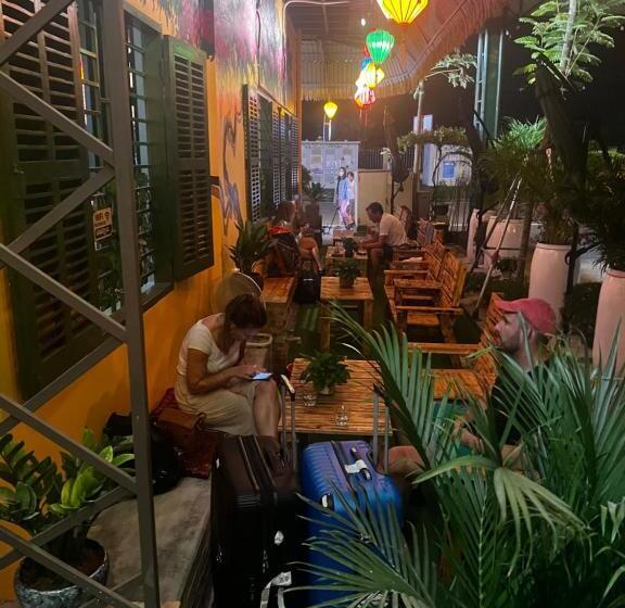 An Hostel & Coffee Bar