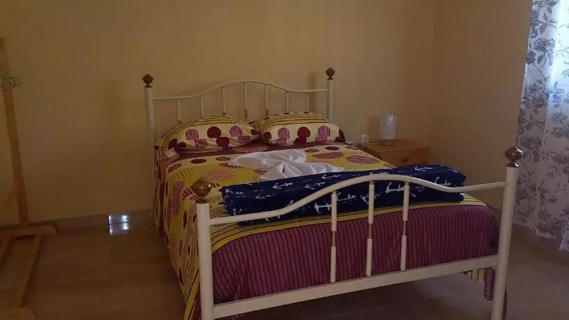 تختخواب و صبحانه Casa Adriano & Filomena Montrond
