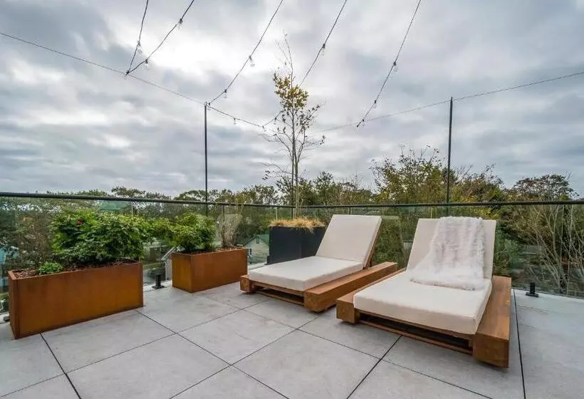 تختخواب و صبحانه Penthouse   Spa Inspired Guest Suite, Halifax Rooftop Home