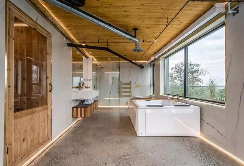 تختخواب و صبحانه Penthouse   Spa Inspired Guest Suite, Halifax Rooftop Home