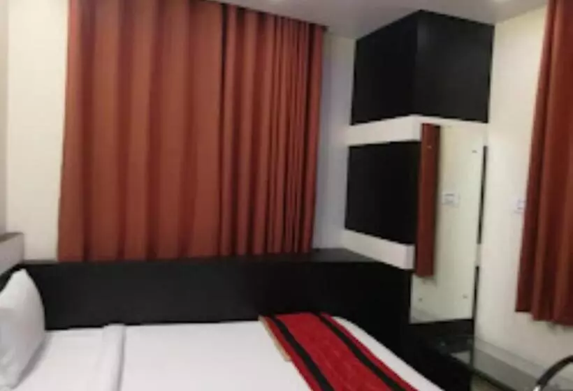 ホテル Anand International Bihar
