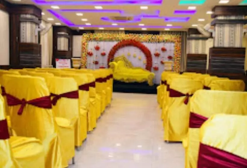 ホテル Anand International Bihar