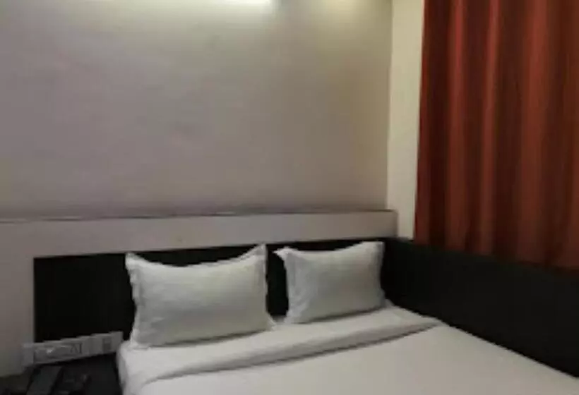 ホテル Anand International Bihar
