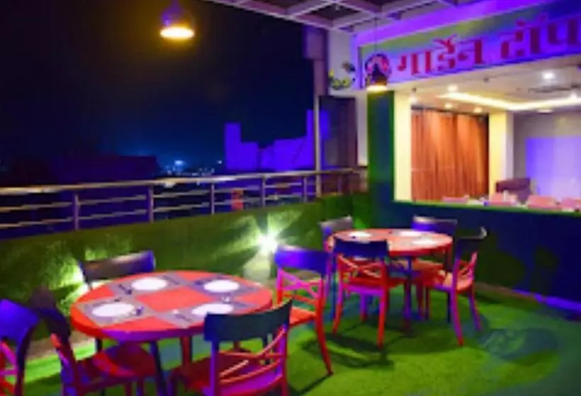 ホテル Anand International Bihar