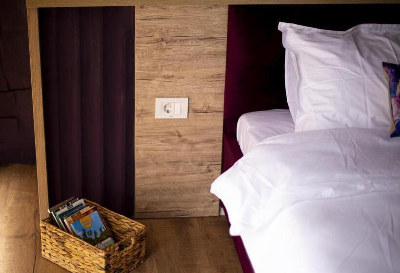 Hotel Anasta Guesthouse