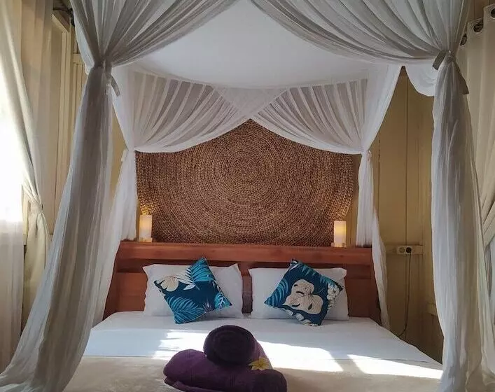 Hotelli Ashvattha Villa Canggu