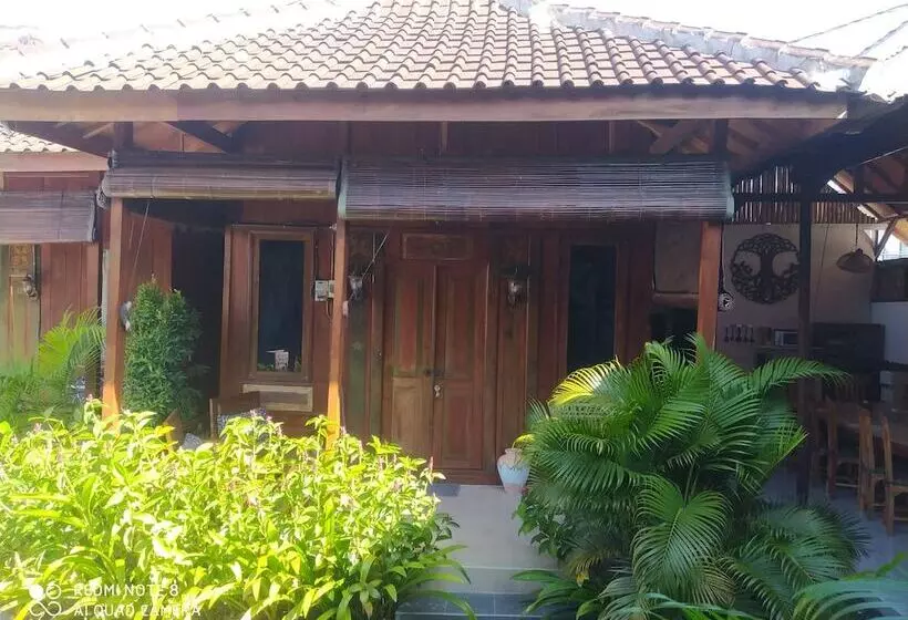Hotelli Ashvattha Villa Canggu