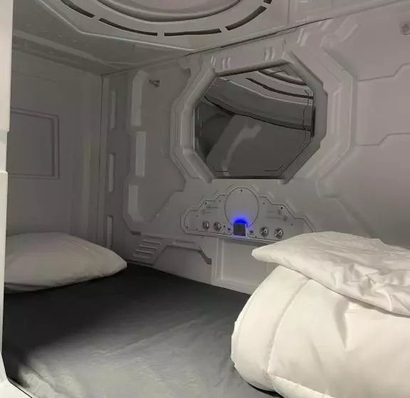 Hotelli Galactic Star Wars Getaway Sleep Pods For Eight