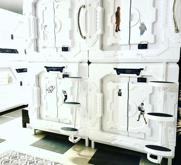 فندق Galactic Star Wars Getaway Sleep Pods For Eight