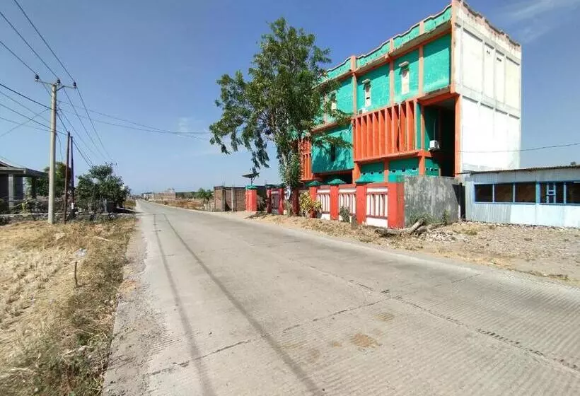 Hotelli Oyo 93304 Wisma La Oda Syariah