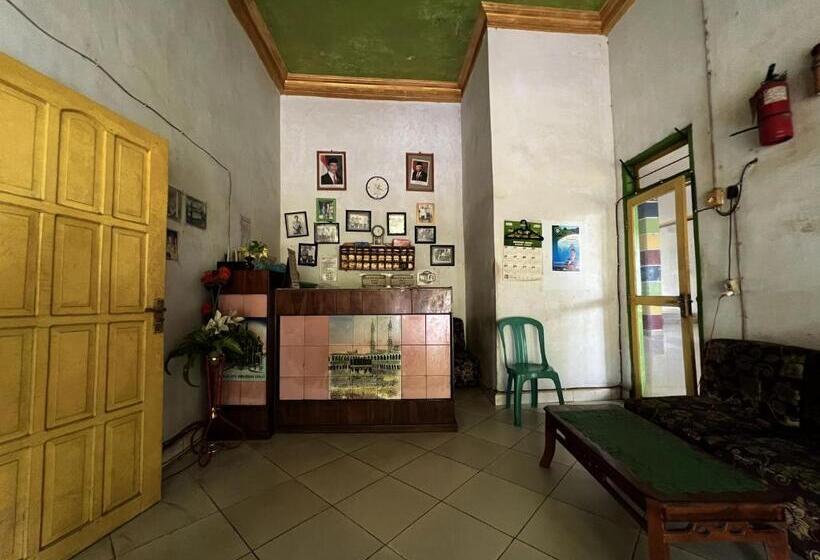 בית מלון כפרי Oyo 93304 Wisma La Oda Syariah