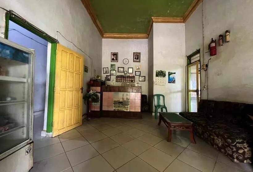 Hotelli Oyo 93304 Wisma La Oda Syariah