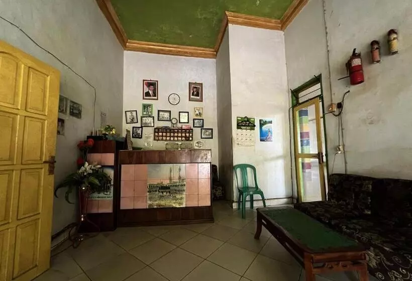 Hotelli Oyo 93304 Wisma La Oda Syariah