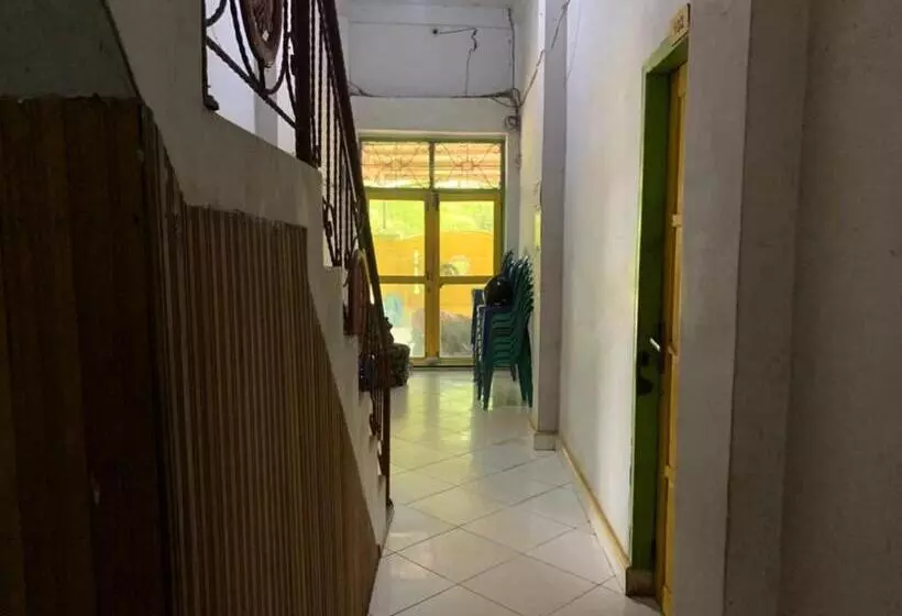 Hotelli Oyo 93304 Wisma La Oda Syariah