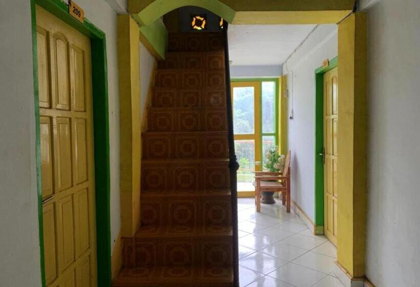 בית מלון כפרי Oyo 93304 Wisma La Oda Syariah