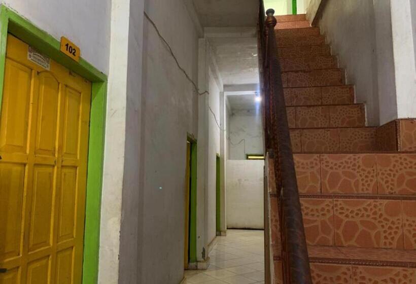 בית מלון כפרי Oyo 93304 Wisma La Oda Syariah