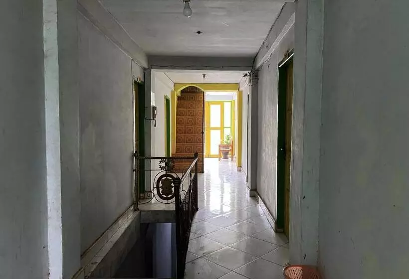 Hotelli Oyo 93304 Wisma La Oda Syariah