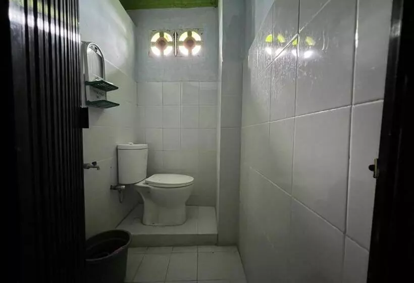 Hotelli Oyo 93304 Wisma La Oda Syariah