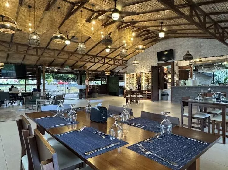 Hotelli Palo Alto Glamping